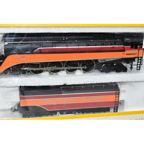 551 - A BOXED BACHMANN HO GAUGE 4-8-4 DAYLIGHT LOCOMOTIVE AND TENDER, No.4454, Southern Pacific orange, re... 