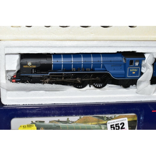 552 - TWO BOXED OO GAUGE LOCOMOTIVES, Hornby class A3 'Manna' No.60085, B.R. lined green livery (R2152) an... 