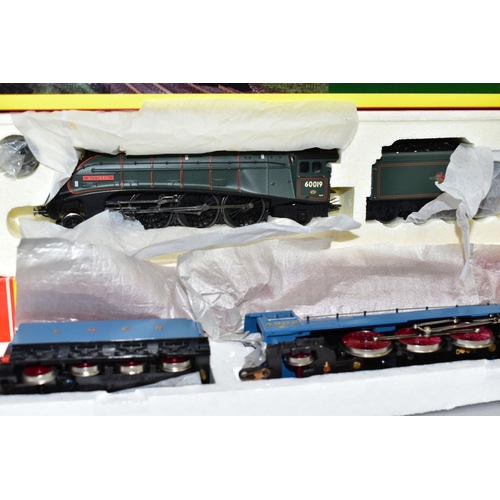 553 - TWO BOXED HORNBY RAILWAYS OO GAUGE CLASS A4 LOCOMOTIVES, 'Seagull' No.4902, L.N.E.R. blue livery (R3... 