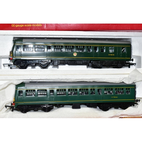 558 - A BOXED HORNBY RAILWAY 00 GAUGE THREE CAR METRO-CAMMELL DMU, motor car M79079, trailer car M79632, v... 