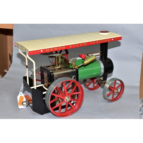 565 - AN UNBOXED MAMOD LIVE STEAM TRACTION ENGINE, NO. TE1A, not tested, has been used, missing driving ba... 