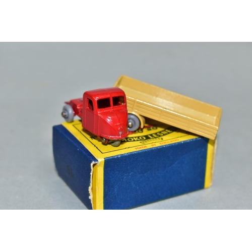 598 - A BOXED MATCHBOX 1-75 SERIES SCAMMEL SCARAB MECHANICAL HORSE, NO. 10, second type with red cab, silv... 