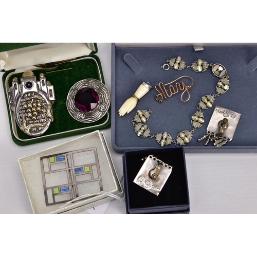 320 - SEVEN ITEMS OF JEWELLERY, to include a white metal oval link bracelet set with mother of pearl, fitt... 