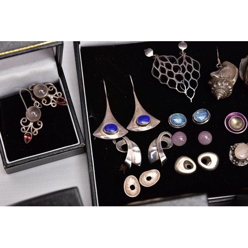 322 - A TRAY OF ASSORTED WHITE METAL EARRINGS, to include a black earring display case with fourteen pairs... 