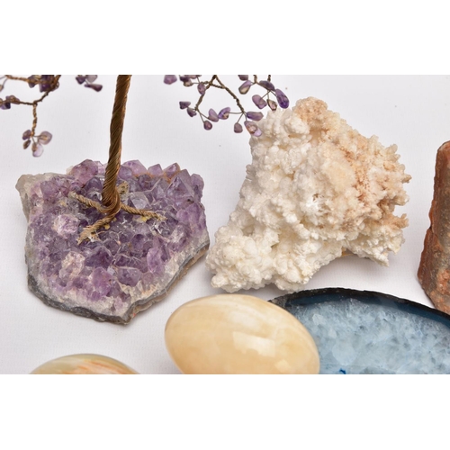 326 - A BOX OF ROUGH AND CARVED GEMSTONES, to include a dyed blue quartz ashtray, an amethyst wire tree, a... 