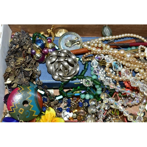 289 - A BOX OF MOSTLY COSTUME JEWELLERY, to include a heavy silver curb link bracelet, fitted with a lobst... 