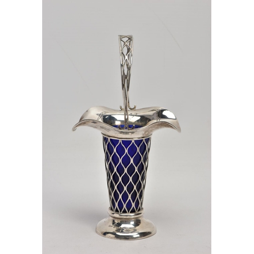 59 - AN EARLY 20TH CENTURY SILVER BUD VASE, of basket design with tapered body, scalloped rim and blue gl... 
