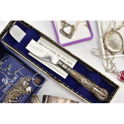 165 - A SELECTION OF SILVER AND WHITE METAL JEWELLERY, to include two silver hinged bangles, each with a f... 