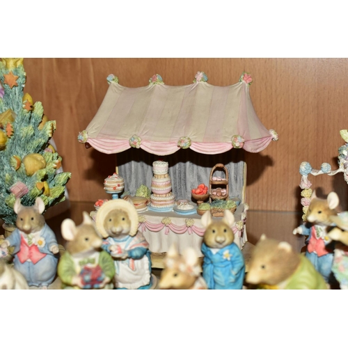 467 - A COLLECTION OF TWELVE BORDER FINE ARTS BRAMBLY HEDGE FIGURES AND ACCESSORIES, comprising BH16 Flora... 