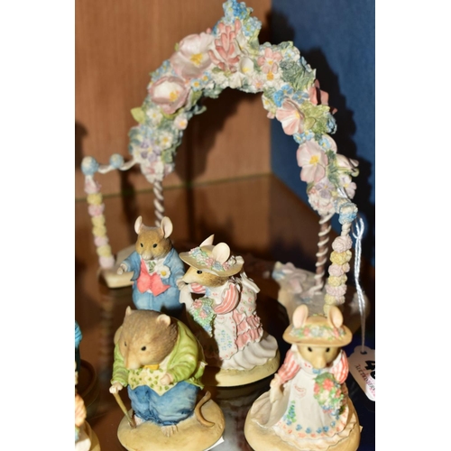 467 - A COLLECTION OF TWELVE BORDER FINE ARTS BRAMBLY HEDGE FIGURES AND ACCESSORIES, comprising BH16 Flora... 