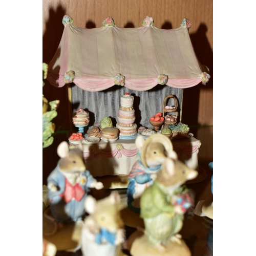 467 - A COLLECTION OF TWELVE BORDER FINE ARTS BRAMBLY HEDGE FIGURES AND ACCESSORIES, comprising BH16 Flora... 