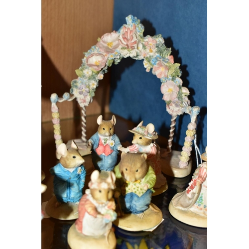 467 - A COLLECTION OF TWELVE BORDER FINE ARTS BRAMBLY HEDGE FIGURES AND ACCESSORIES, comprising BH16 Flora... 
