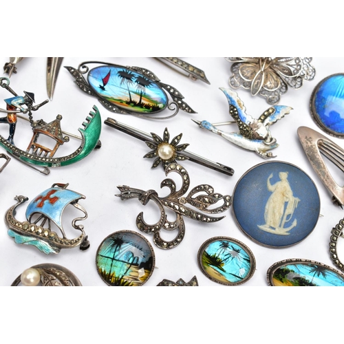 180 - A SELECTION OF SILVER AND WHITE METAL BROOCHES AND PENDANTS, abstract harp brooch, approximate lengt... 