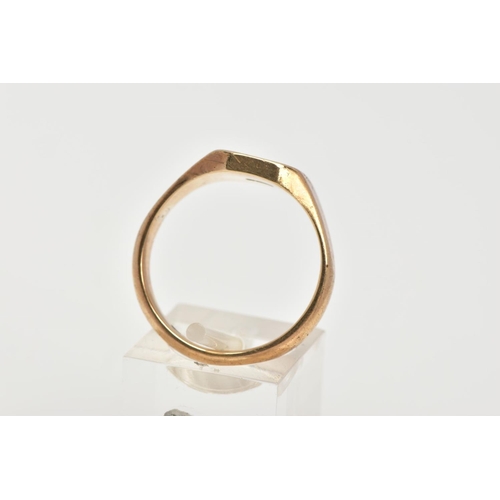 22 - A GENTLEMENS 9CT GOLD SIGNET RING, of a square design with an engraved monogram, to a plain polished... 