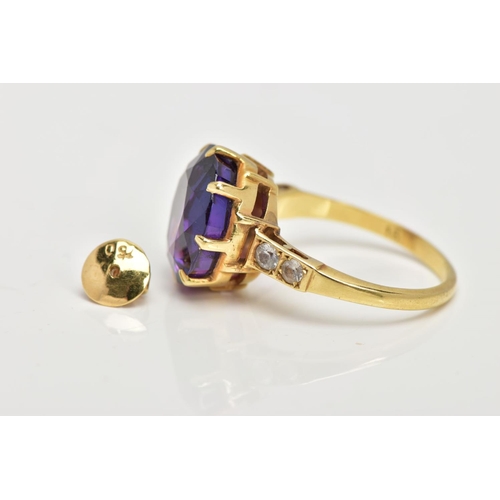 12 - A SYNTHETIC COLOUR CHANGE SAPPHIRE RING, yellow metal ring set with a circular cut colour change syn... 