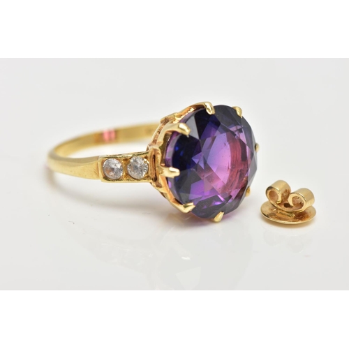 12 - A SYNTHETIC COLOUR CHANGE SAPPHIRE RING, yellow metal ring set with a circular cut colour change syn... 