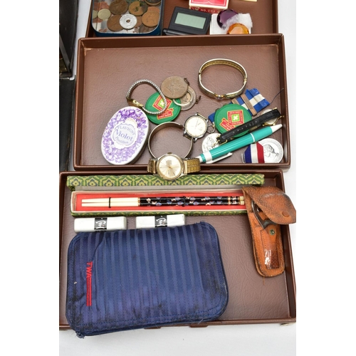 156 - A STORAGE BOX/CARRIAGE CASE WITH CONTENTS, contents to include costume jewellery, buttons, brooches,... 