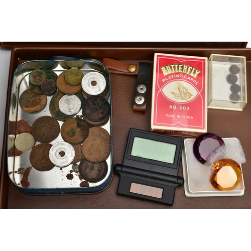 156 - A STORAGE BOX/CARRIAGE CASE WITH CONTENTS, contents to include costume jewellery, buttons, brooches,... 