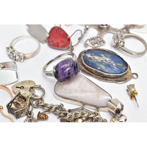 182 - AN ASSORTMENT OF SILVER AND WHITE METAL JEWELLERY ITEMS, to include a pair of silver chain link cuff... 