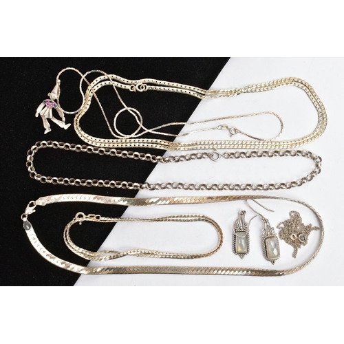 184 - AN ASSORTMENT OF SILVER AND WHITE METAL JEWELLERY ITEMS, to include a silver Rolo belcher chain, app... 