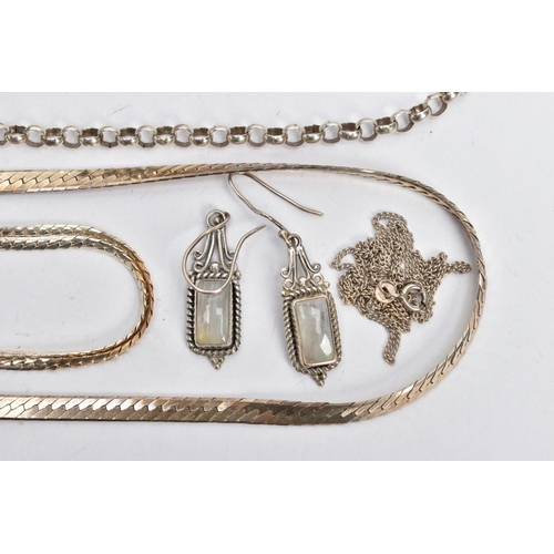 184 - AN ASSORTMENT OF SILVER AND WHITE METAL JEWELLERY ITEMS, to include a silver Rolo belcher chain, app... 