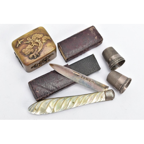 185 - A SILVER FRUIT KNIFE AND OTHER ITEMS, a silver fruit knife with a carved mother of pearl handle, hal... 