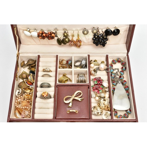 217 - A JEWELLERY BOX AND A SELECTION OF COSTUME JEWELLERY, brown textured jewellery box with mirror and k... 