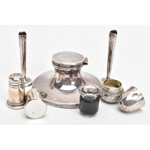 230 - AN ASSORTMENT OF SILVER ITEMS, to include a weighted silver inkwell together with glass ink jar, hal... 