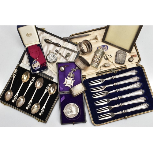 237 - A SELECTION OF SILVER AND WHITE METAL ITEMS, to include a cased set of six teaspoons, with openwork ... 