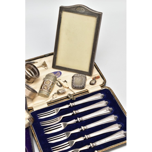 237 - A SELECTION OF SILVER AND WHITE METAL ITEMS, to include a cased set of six teaspoons, with openwork ... 