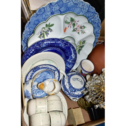 474 - A BOX AND LOOSE CERAMICS, WARMING PAN, LAMPS AND SUNDRY ITEMS, to include an oriental blue and white... 