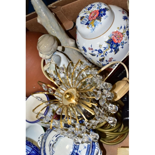 474 - A BOX AND LOOSE CERAMICS, WARMING PAN, LAMPS AND SUNDRY ITEMS, to include an oriental blue and white... 