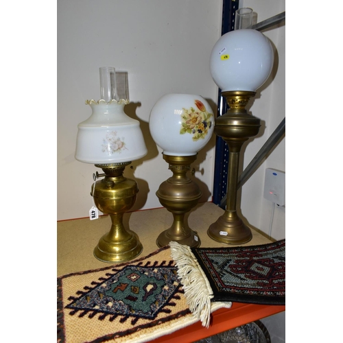 478 - TWO 2OTH CENTURY BRASS BASED OIL LAMPS, A TABLE LAMP IN A SIMILAR STYLE AND TWO TURKISH SYNTHETIC RU... 