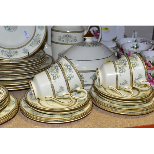480 - A MINTON 'HENLEY' PATTERN PART DINNER SERVICE AND A QUANTITY OF ROYAL ALBERT 'PRAIRIE ROSE' PATTERN ... 
