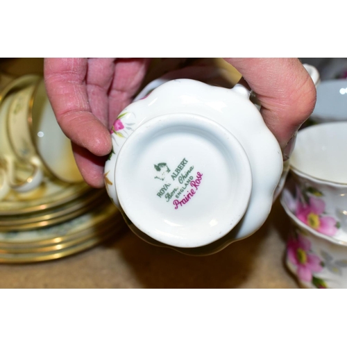 480 - A MINTON 'HENLEY' PATTERN PART DINNER SERVICE AND A QUANTITY OF ROYAL ALBERT 'PRAIRIE ROSE' PATTERN ... 