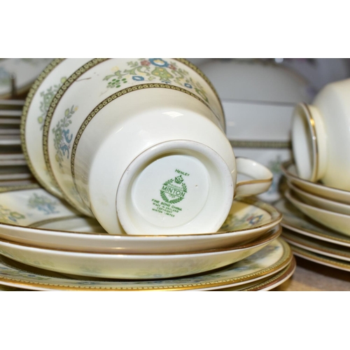 480 - A MINTON 'HENLEY' PATTERN PART DINNER SERVICE AND A QUANTITY OF ROYAL ALBERT 'PRAIRIE ROSE' PATTERN ... 