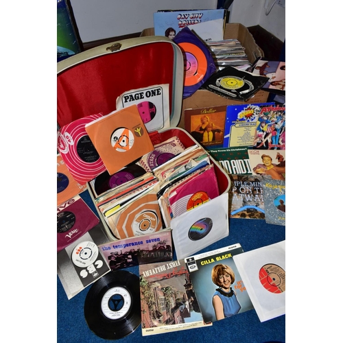 487 - A SUITCASE AND A BOX CONTAINING OVER FIVE HUNDRED AND FIFTY 7 INCH SINGLES AND FIVE LP'S, from the 1... 