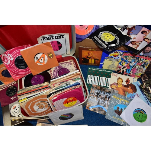 487 - A SUITCASE AND A BOX CONTAINING OVER FIVE HUNDRED AND FIFTY 7 INCH SINGLES AND FIVE LP'S, from the 1... 