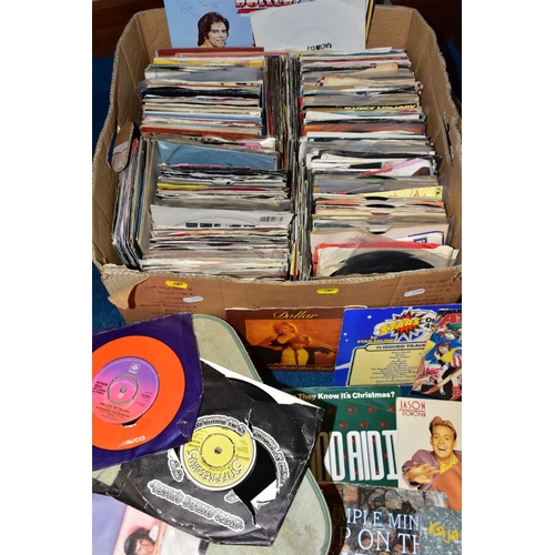 487 - A SUITCASE AND A BOX CONTAINING OVER FIVE HUNDRED AND FIFTY 7 INCH SINGLES AND FIVE LP'S, from the 1... 