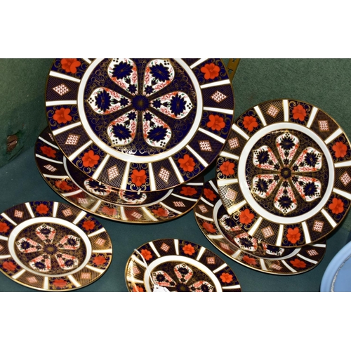 495 - SIX ROYAL CROWN DERBY 'OLD IMARI' 1128 PATTERN PLATES IN THREE SIZES, all seconds, comprising a pair... 