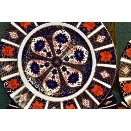 495 - SIX ROYAL CROWN DERBY 'OLD IMARI' 1128 PATTERN PLATES IN THREE SIZES, all seconds, comprising a pair... 