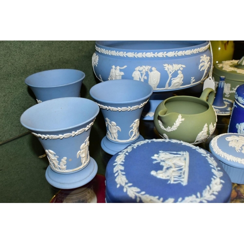499 - SIXTEEN PIECES OF WEDGWOOD JASPERWARE, colours comprise pale blue, dark blue jasper dip and pale gre... 