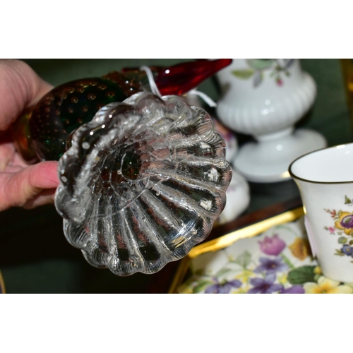 503 - A MURANO STYLE GLASS FIGURE OF A COCKEREL AND A COLLECTION OF ASSORTED GIFTWARE BY ROYAL CROWN DERBY... 