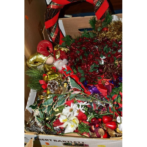 511 - EIGHT BOXES OF CHRISTMAS DECORATIONS, mainly modern with late twentieth century items, to include fo... 