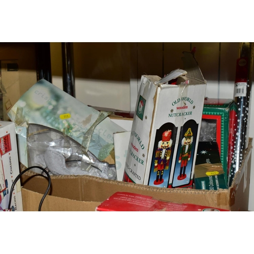 511 - EIGHT BOXES OF CHRISTMAS DECORATIONS, mainly modern with late twentieth century items, to include fo... 