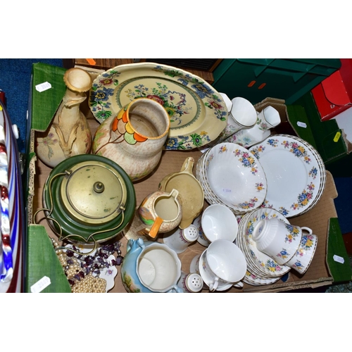 521 - A BOX AND LOOSE CERAMICS, CLOCK, GLASSWARES, CUTLERY ETC, to include an ornate brass table clock (in... 