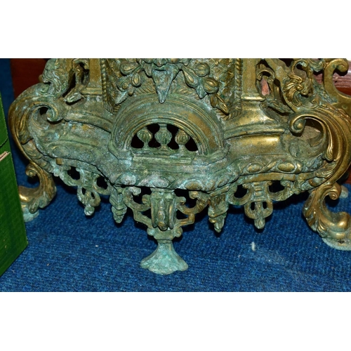 521 - A BOX AND LOOSE CERAMICS, CLOCK, GLASSWARES, CUTLERY ETC, to include an ornate brass table clock (in... 