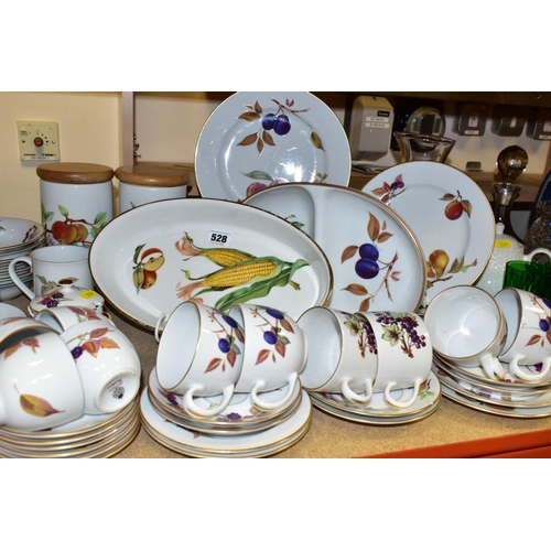 528 - A NINETY ONE PIECE ROYAL WORCESTER EVESHAM DINNER SERVICE, comprising a souffle dish, seven ramekins... 