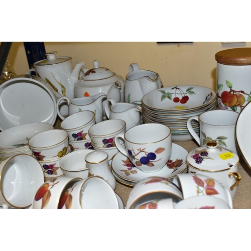 528 - A NINETY ONE PIECE ROYAL WORCESTER EVESHAM DINNER SERVICE, comprising a souffle dish, seven ramekins... 
