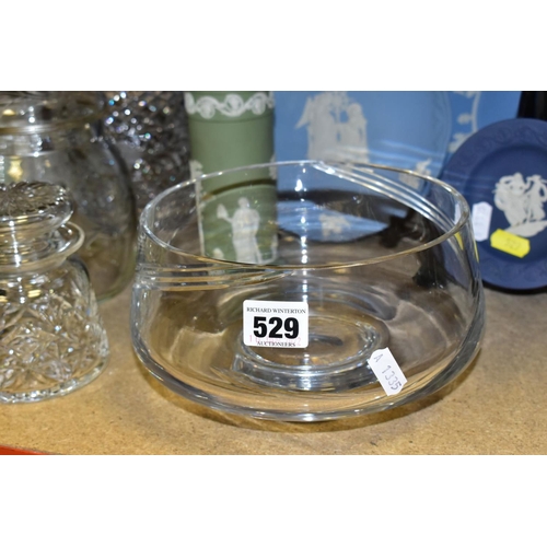 529 - A GROUP OF WEDGWOOD JASPERWARE ITEMS AND CUT CRYSTAL GLASSWARES, to include a Wedgwood jasperware sa... 